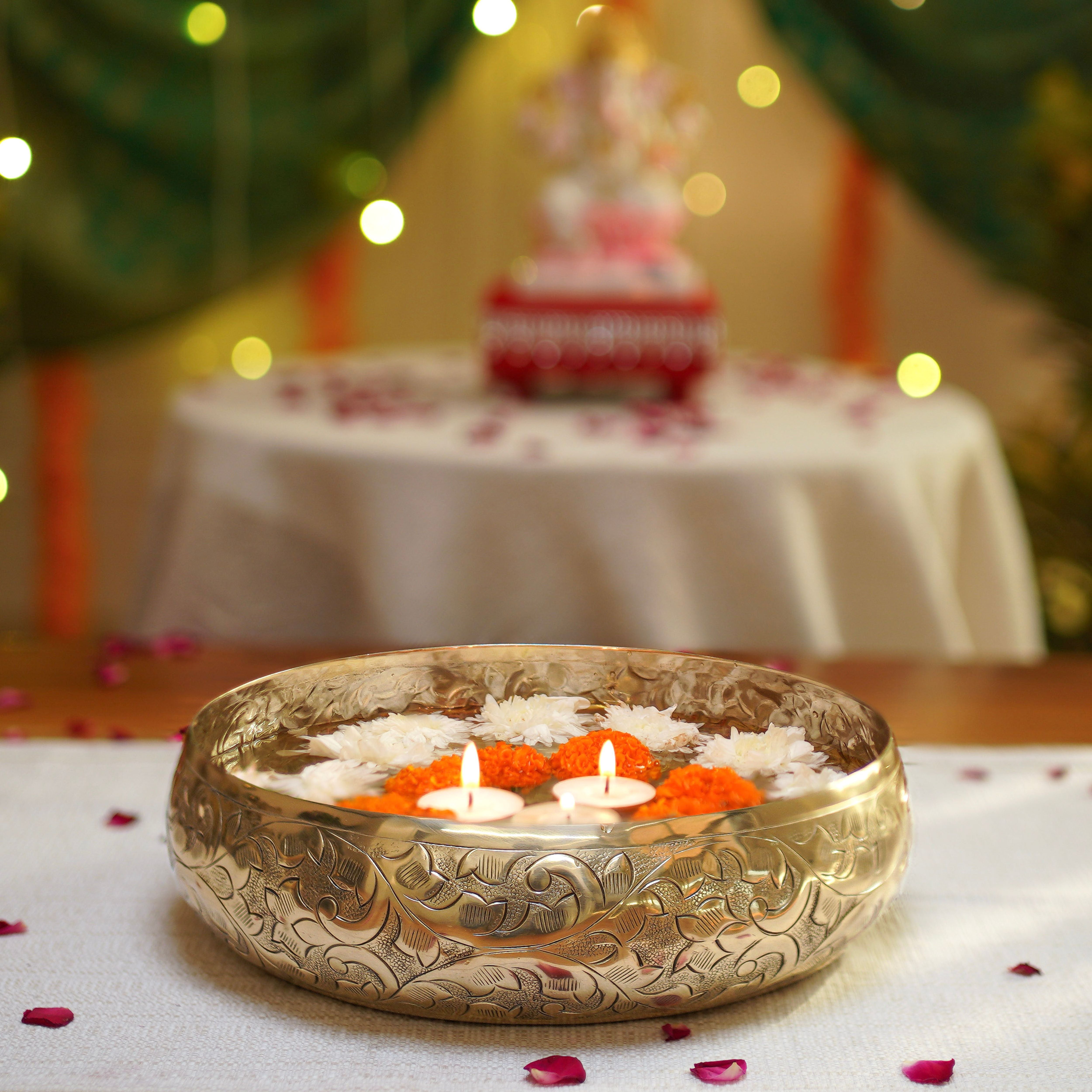 Roop Metal Urli, Gold