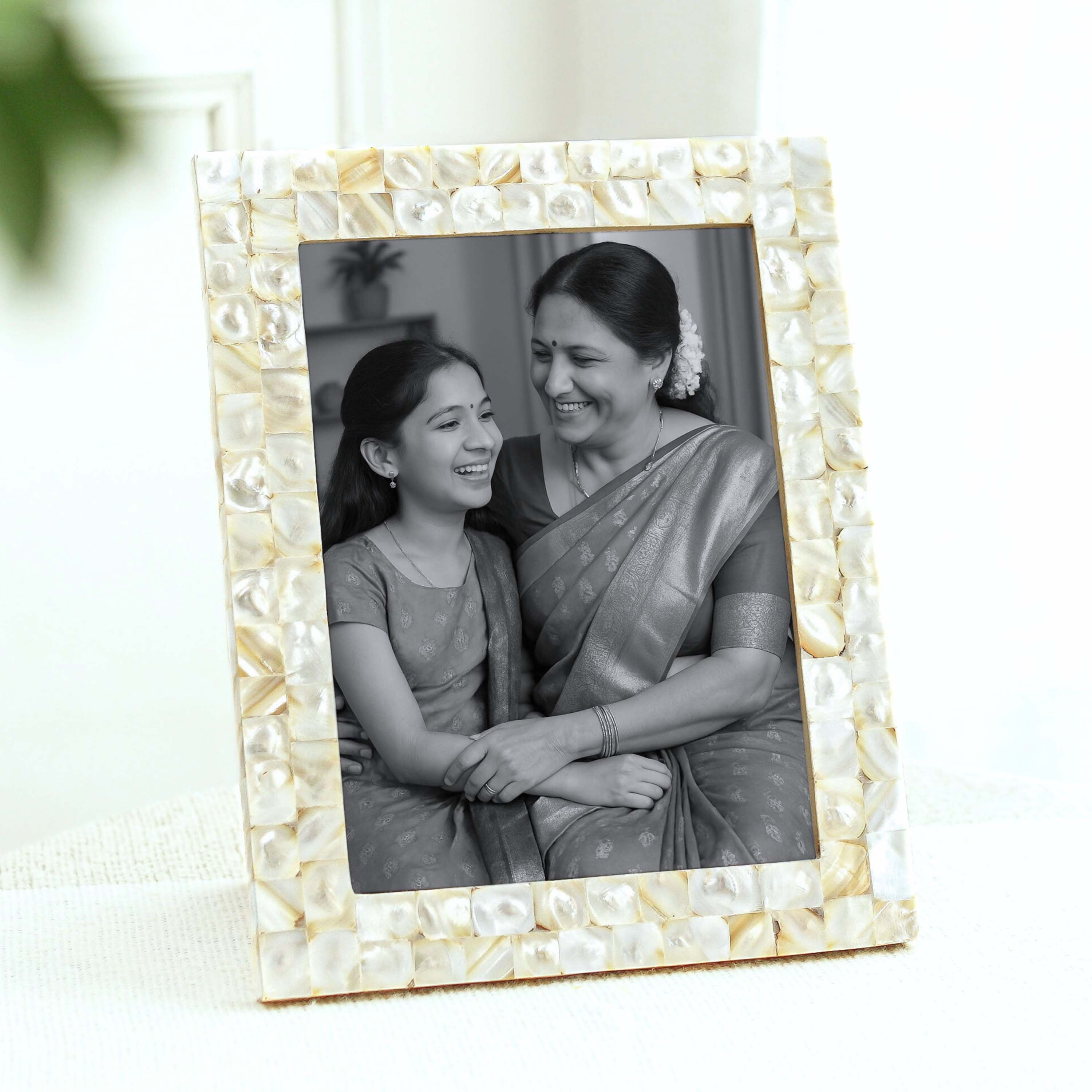 Elegant Pearl Photo Frame - 6x8