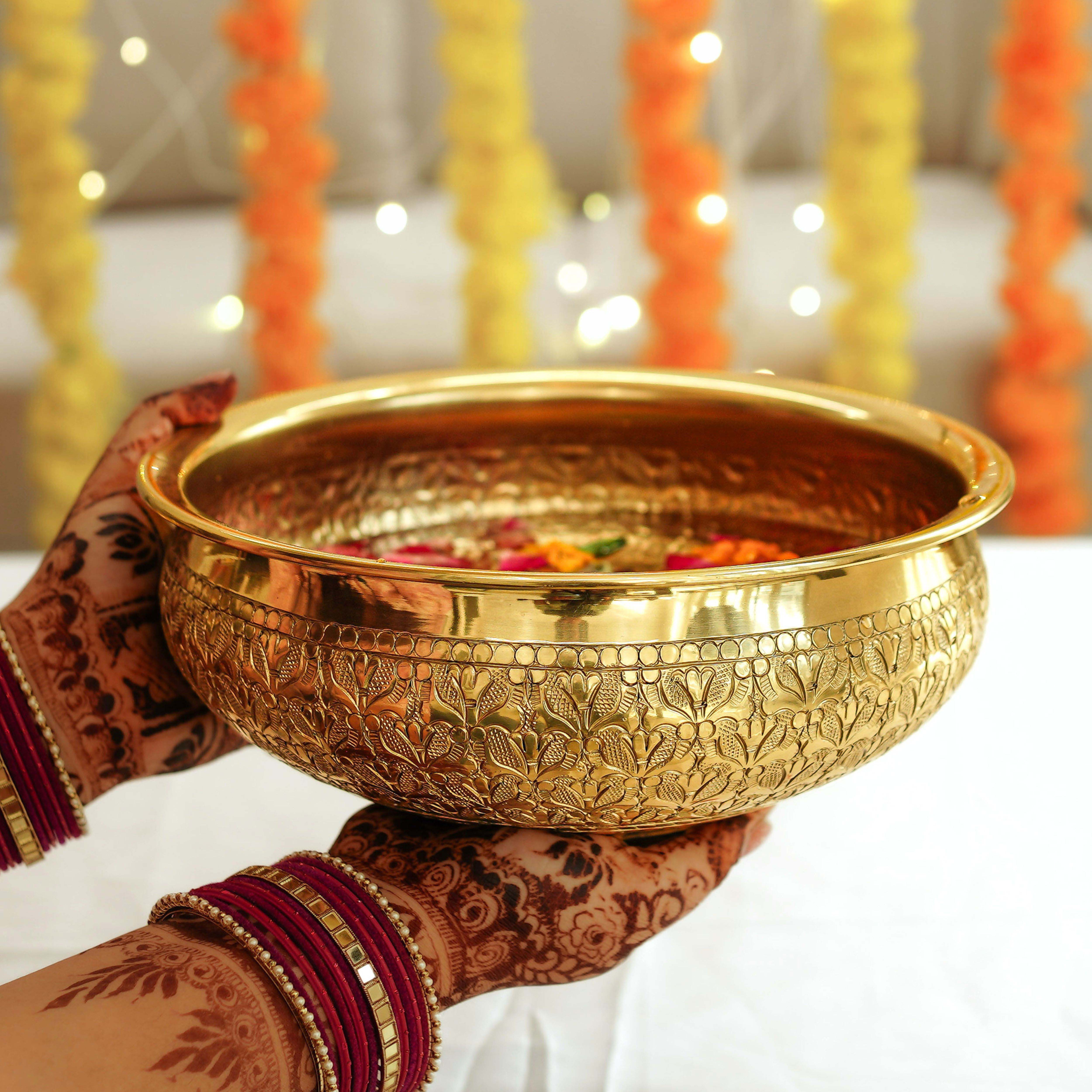 Anandi Metal Urli, Gold, Large