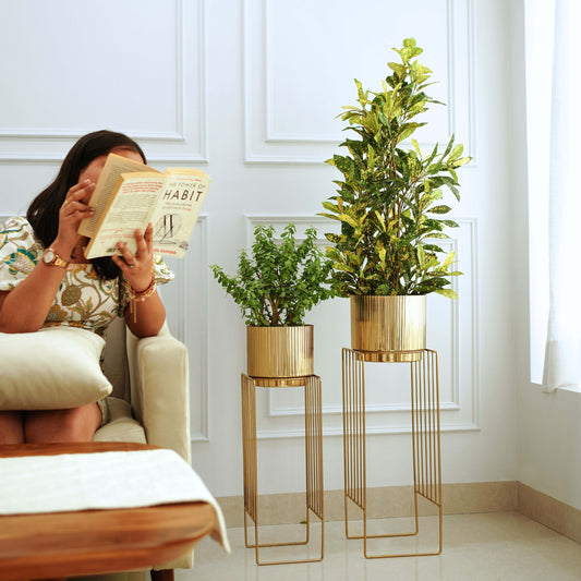 Tall stand fluted planter, set