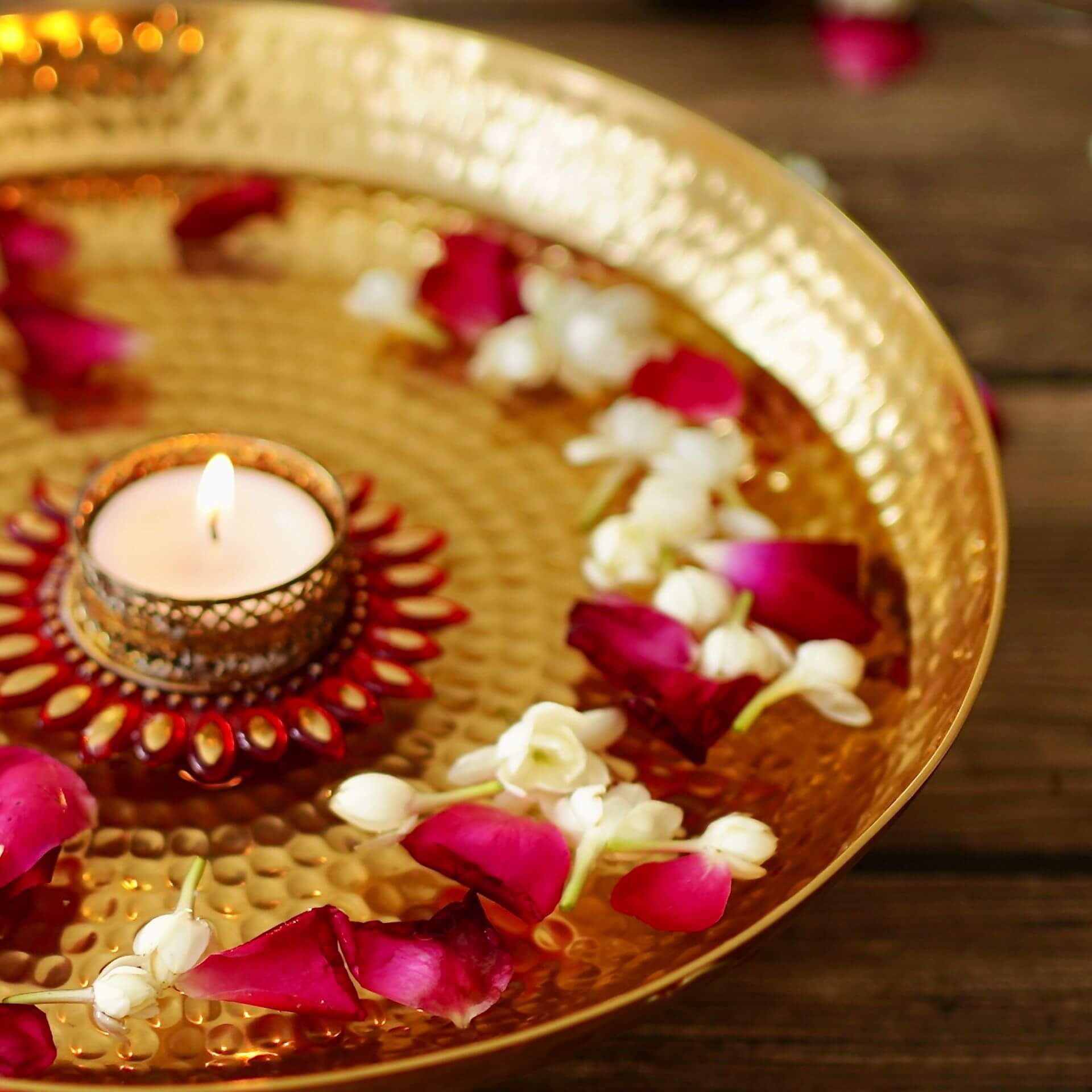 Metal Urli, Traditional urli bowl, Metal urli bowl, Floating flower urli, Decorative urli bowl