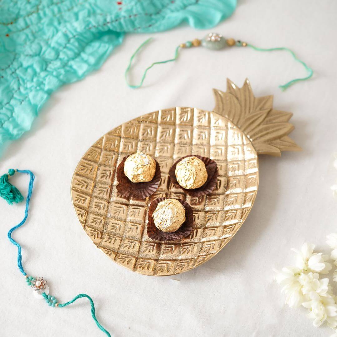 Metal decorative tray, Metal serving tray, Decorative metal platter, Gold