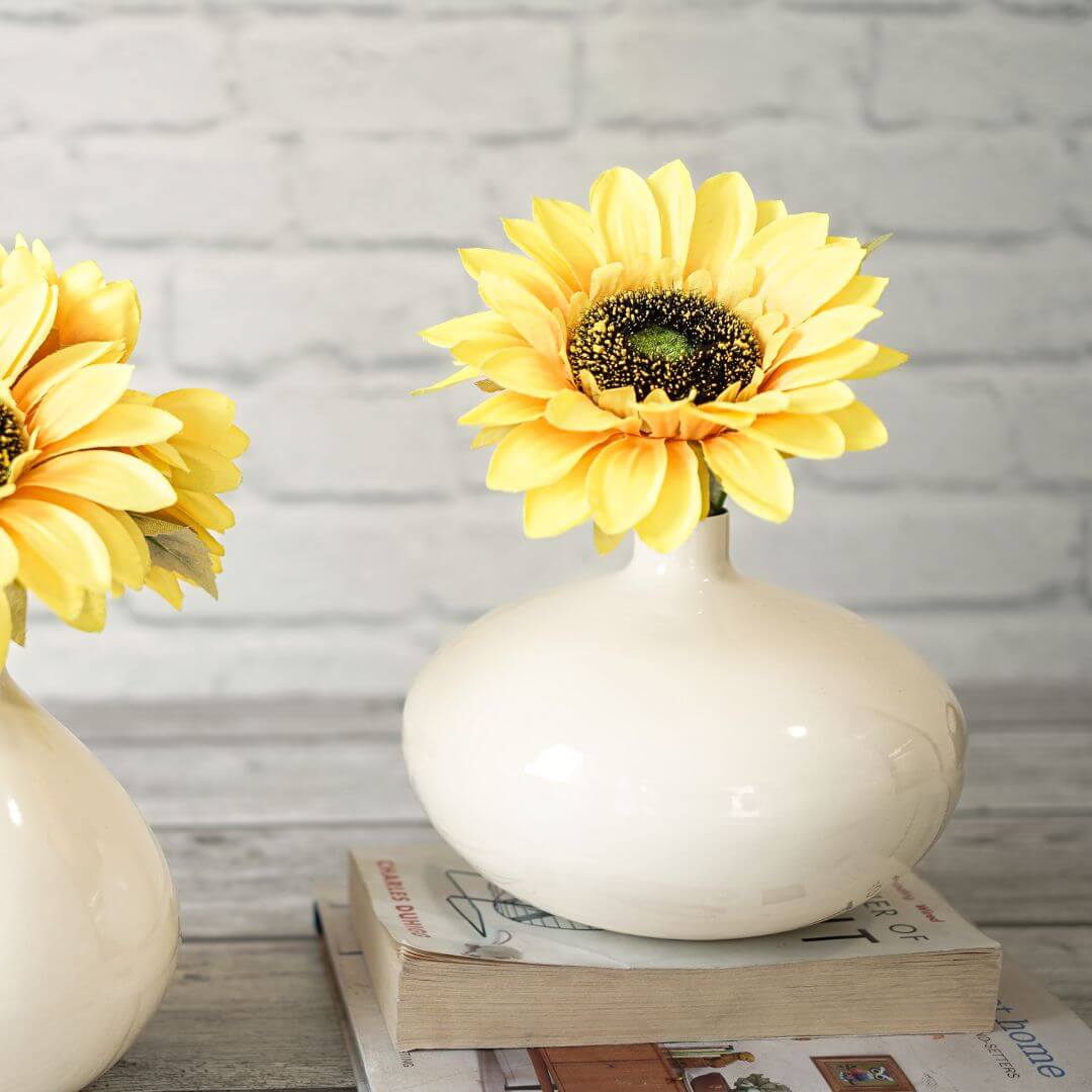 White flower vase 
