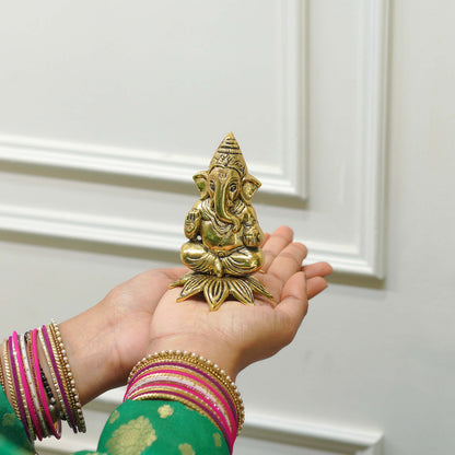 Divine Ganesha Akhand Diya Set