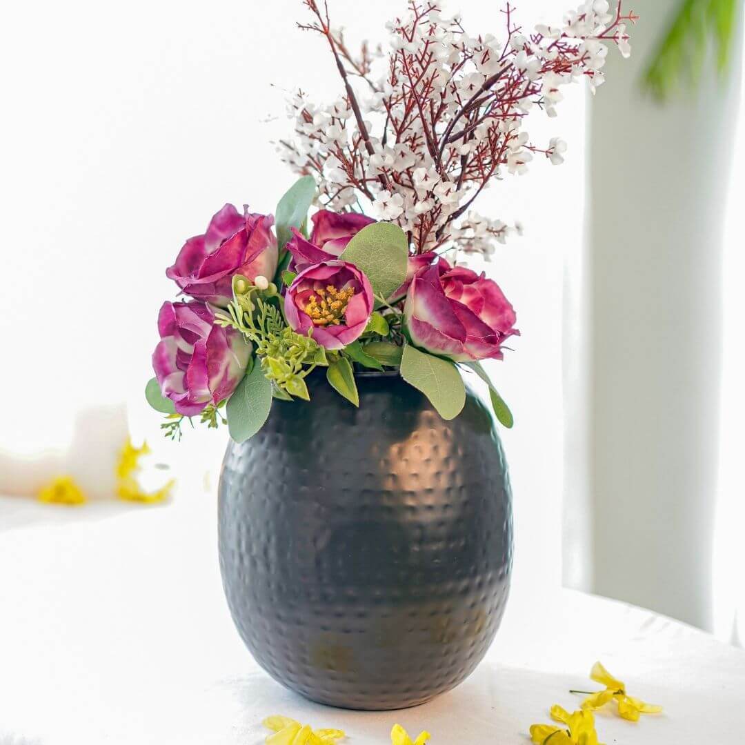 Hammered Flower vase - Black 
