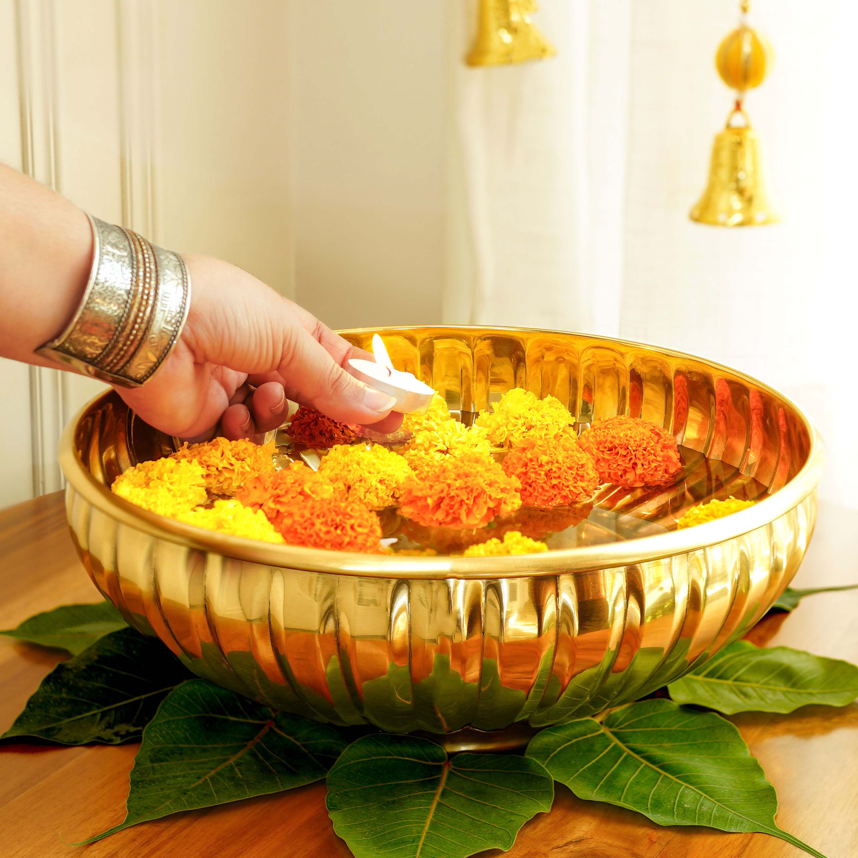Decorative urli bowl Diwali, Decor urli bowl, metal urli set, floating flower urli, Diwali Gift, Diwali Gifts, Golden Urli for Diwali decor, housewarming gifts
