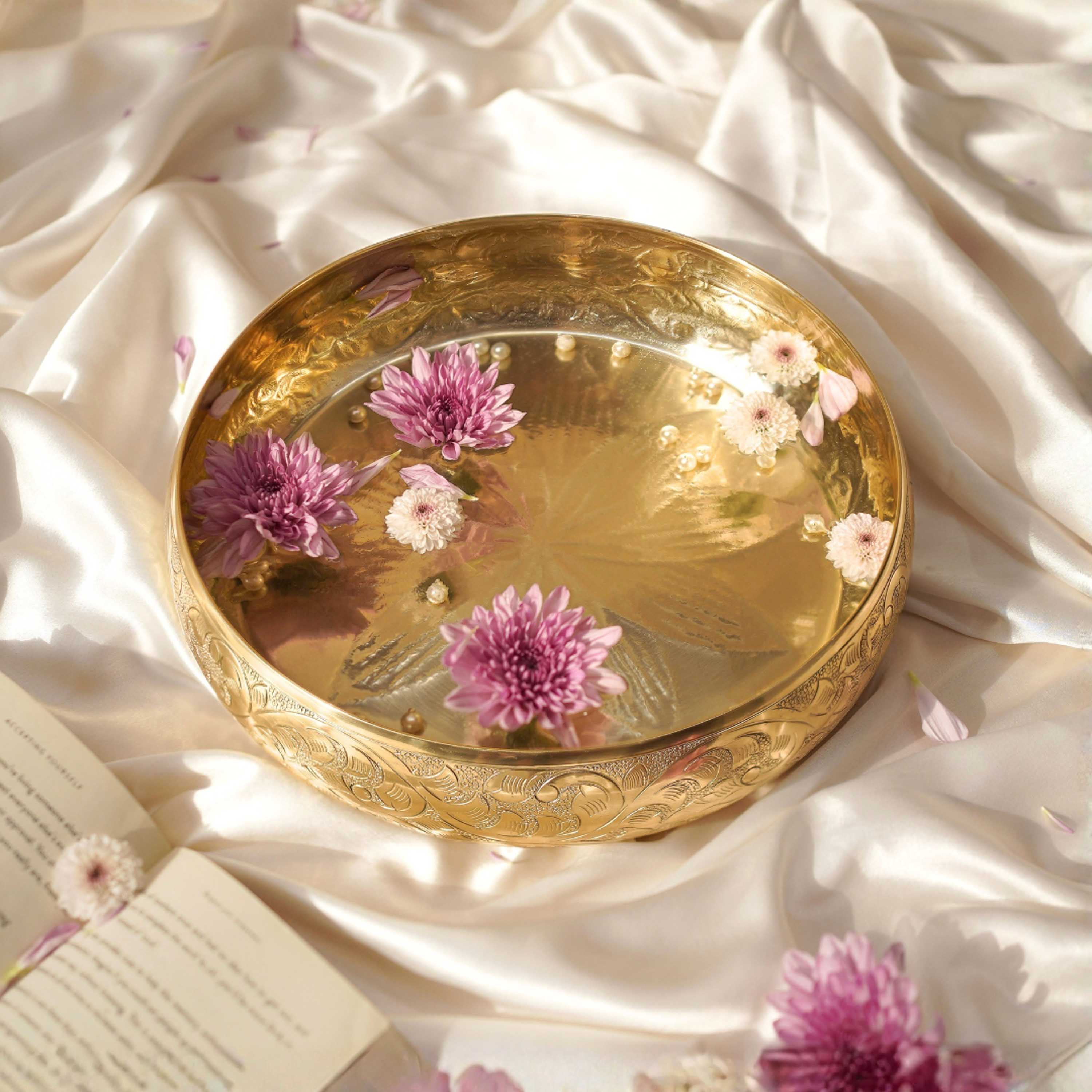 Roop Metal Urli, Gold