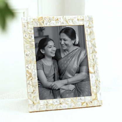 Elegant Pearl Photo Frame - 6x8