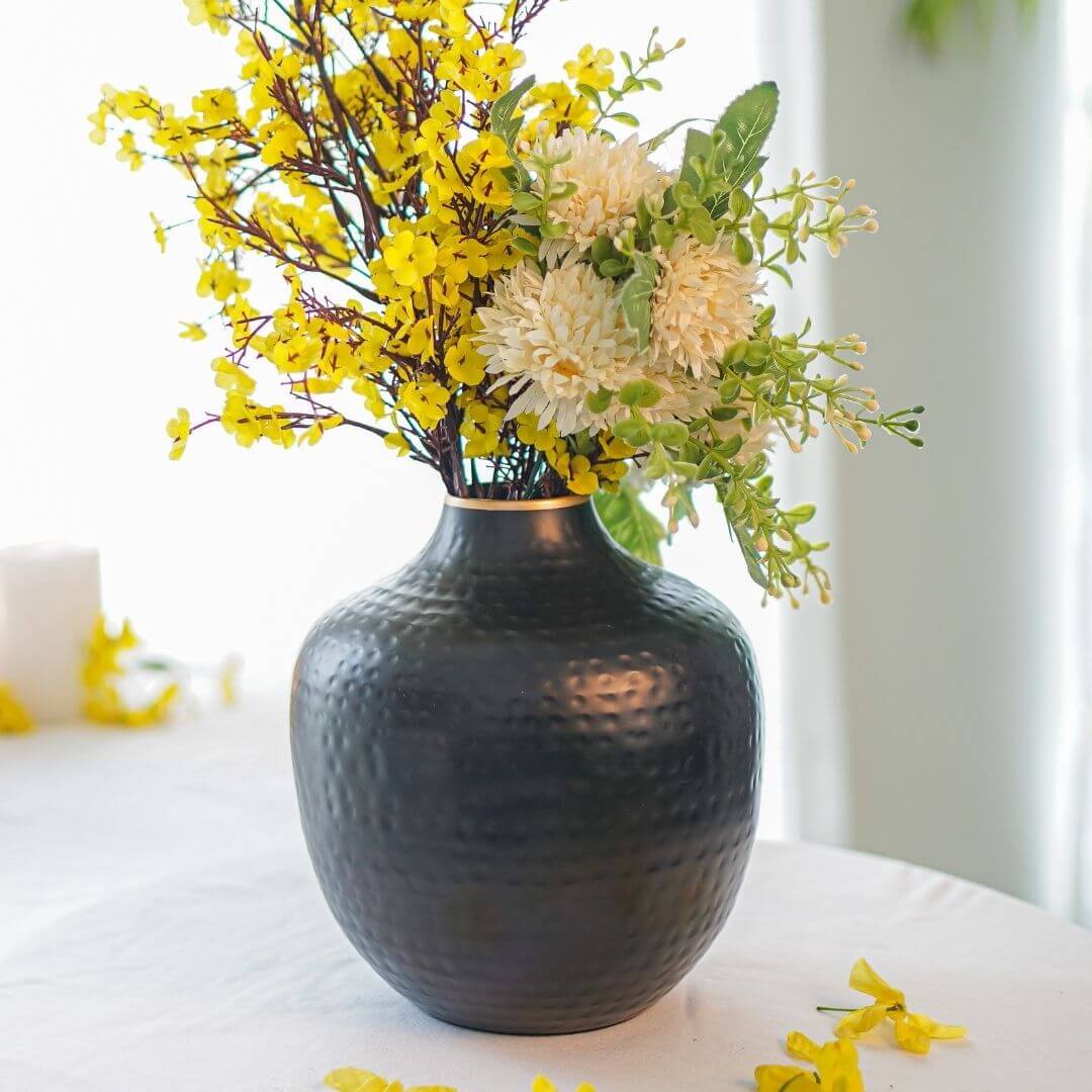 Hammered flower vase - Black 