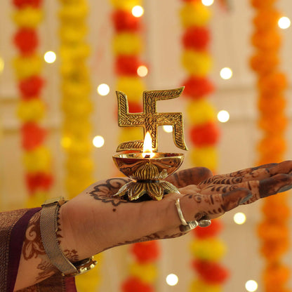 diyas decoration, Diwali Gift, Diwali Gifts, brass diyas, brass diya for gift, Diwali gifting, diyas decoration,	lotus brass diya, housewarming diyas