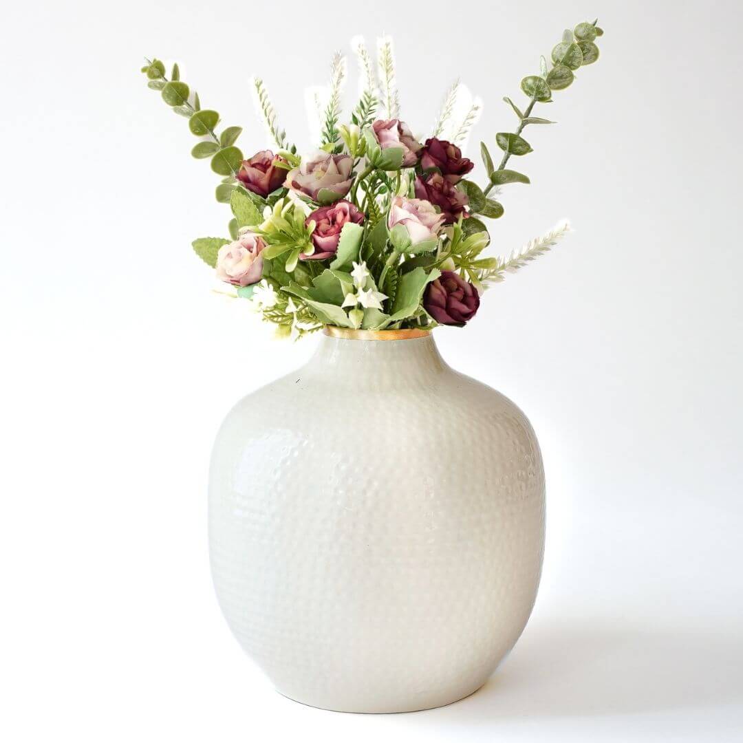 Hammered flower vase - White 