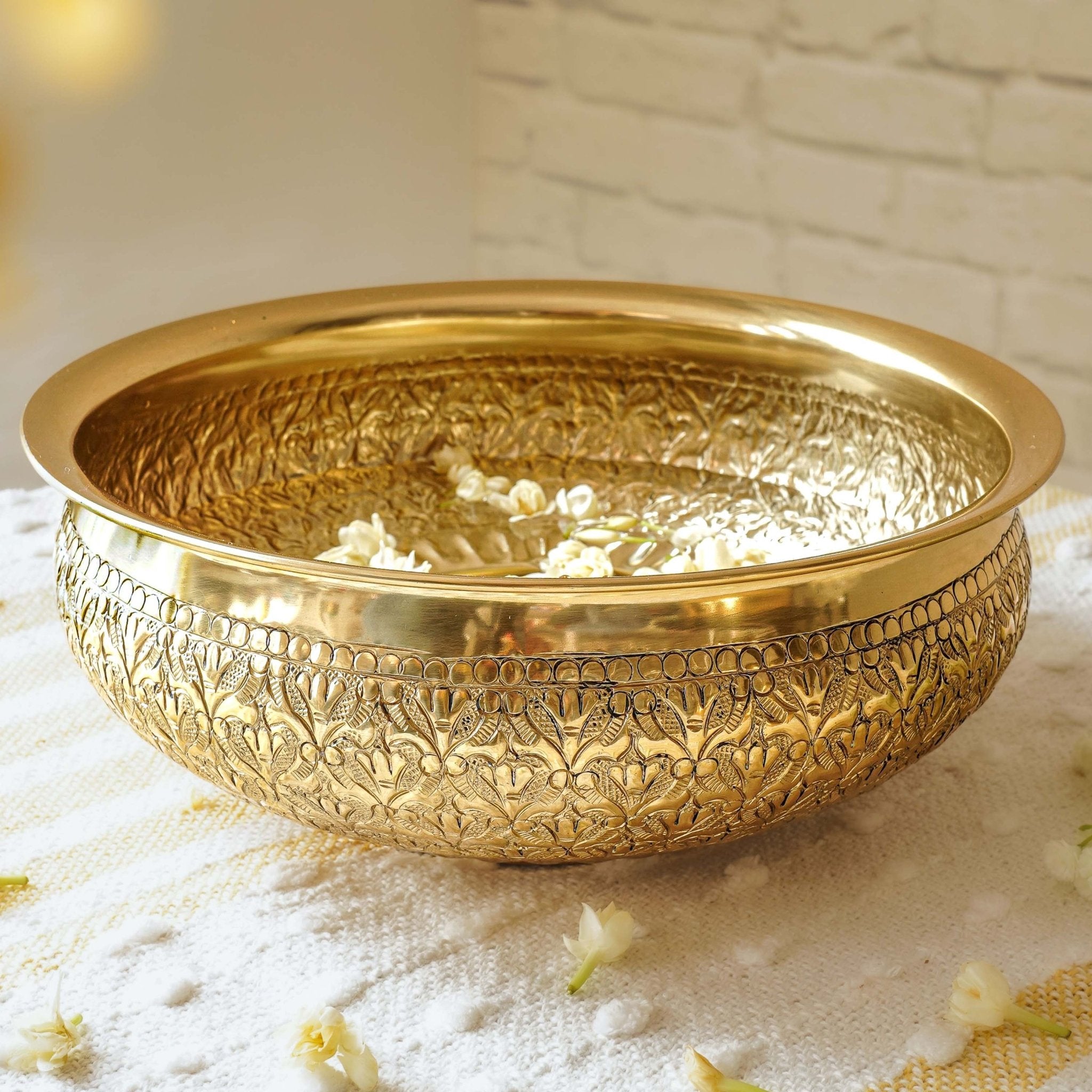 Metal Urli, Traditional urli bowl, Floating flower urli