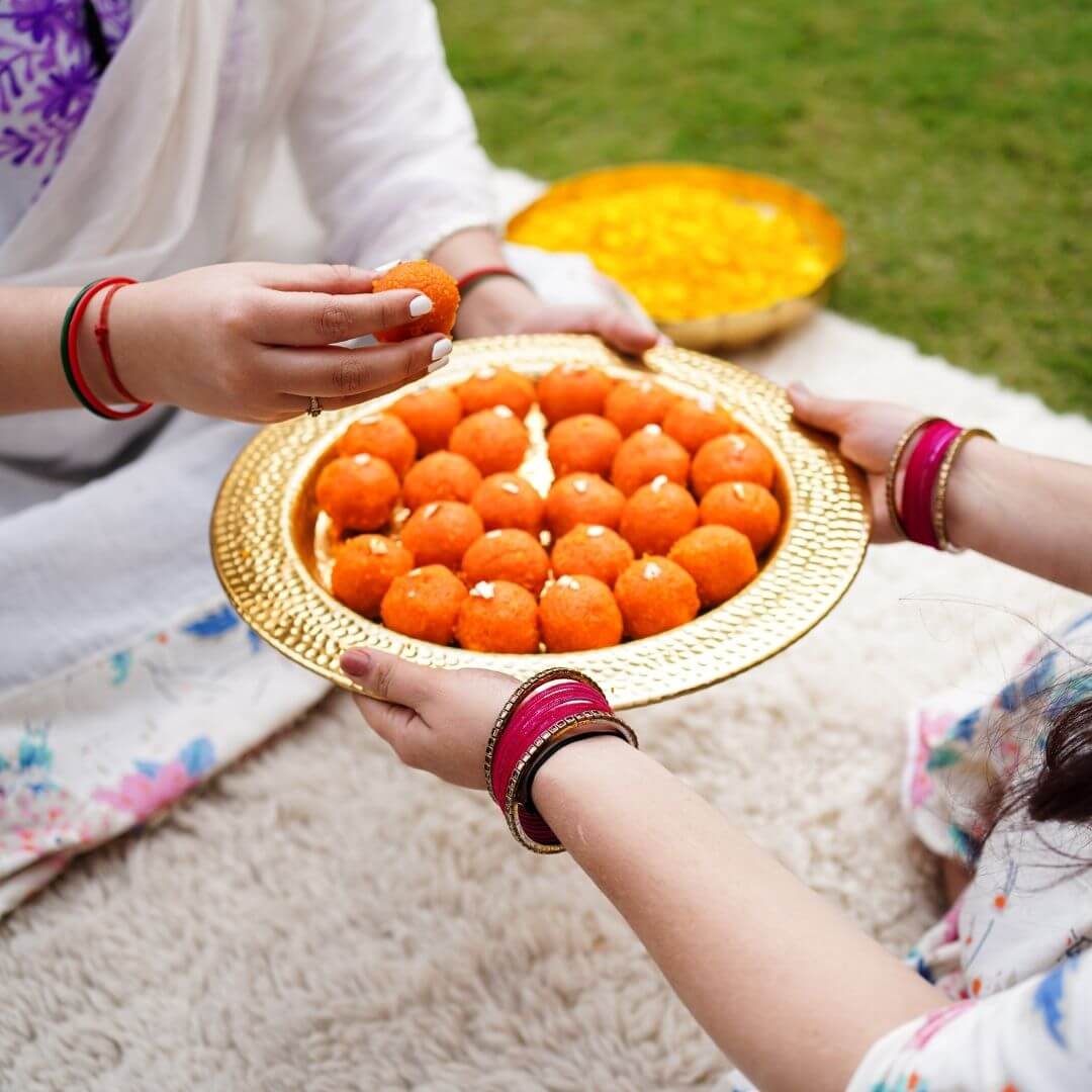 Metal Gold Platter, Decorative metal platter, Metal serving tray, Metal decorative tray
