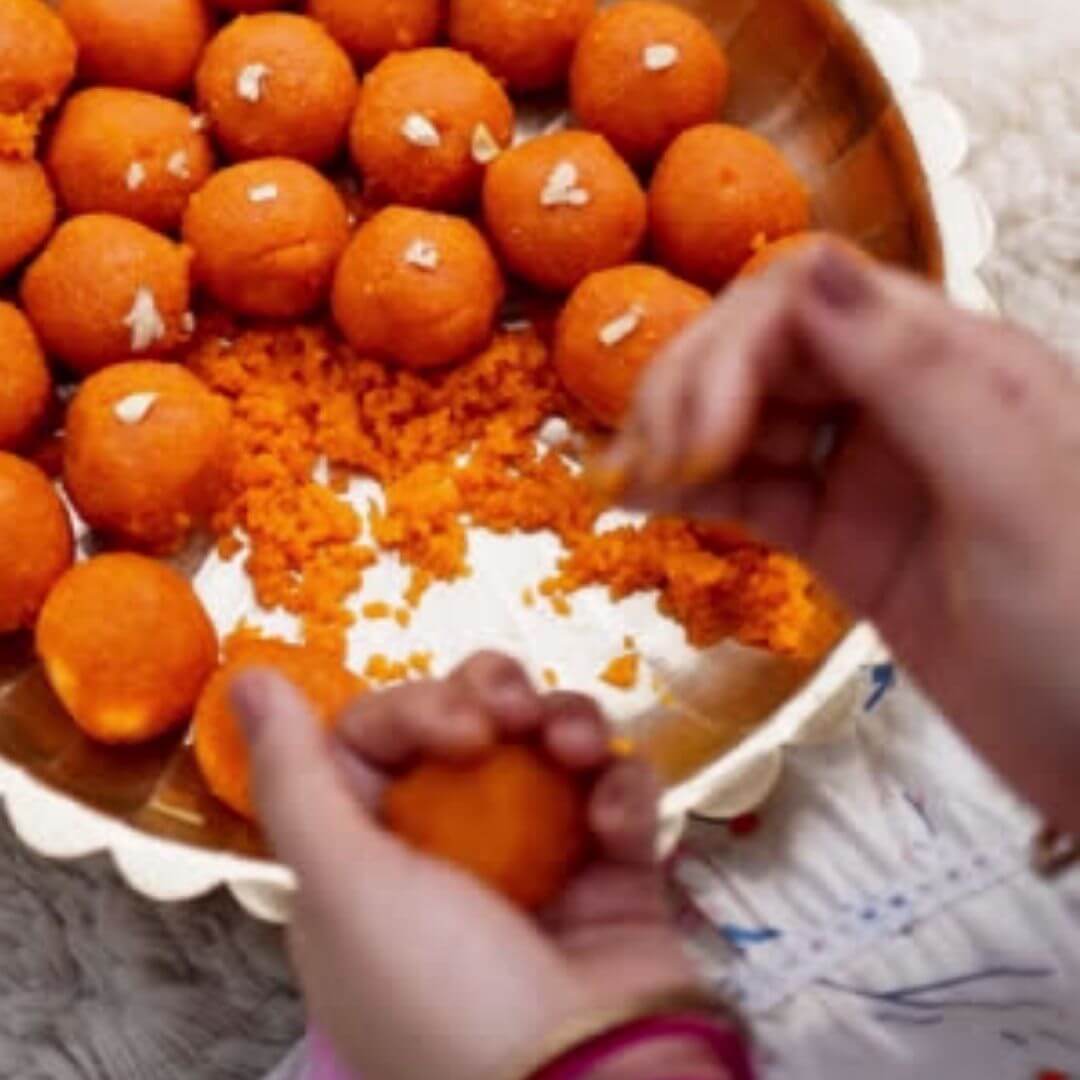 Metal Urli, Metal urli bowl, Traditional urli bowl, Floating flower urli