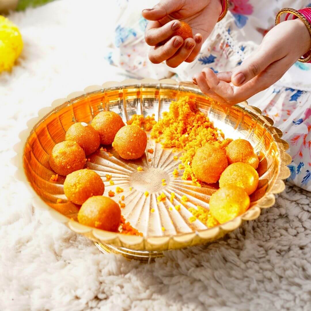 Metal Urli, Metal urli bowl, Traditional urli bowl, Floating flower urli