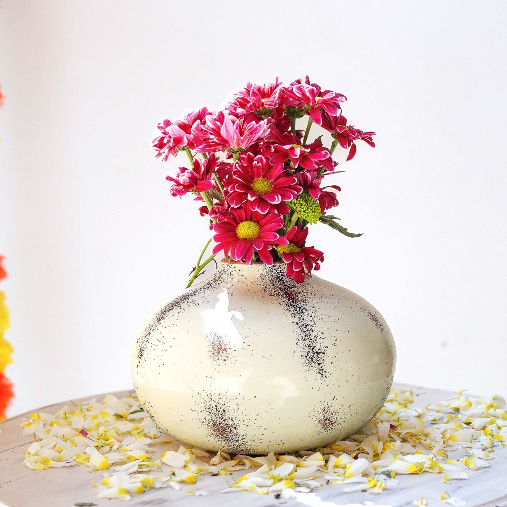 Metal Bud Flower Vase | Off - white - Behoma