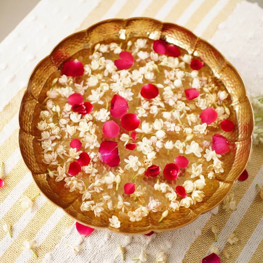 Metal Urli, Metal urli bowl, Traditional urli bowl, Floating flower urli